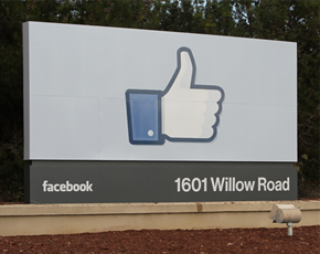 Facebook acquire Instagram